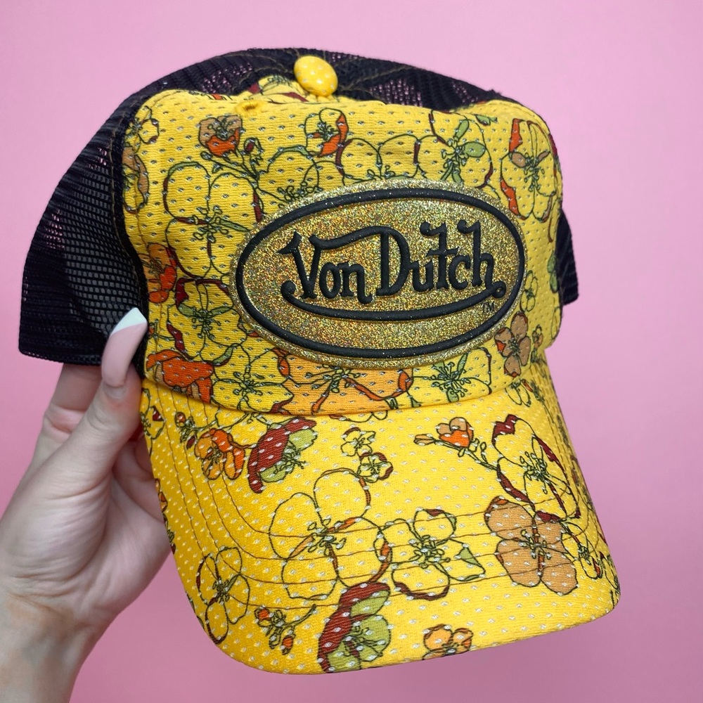 ❌SOLD-DEPOP❌ Von Dutch NEW Floral Trucker Hat - Picture 1 of 6
